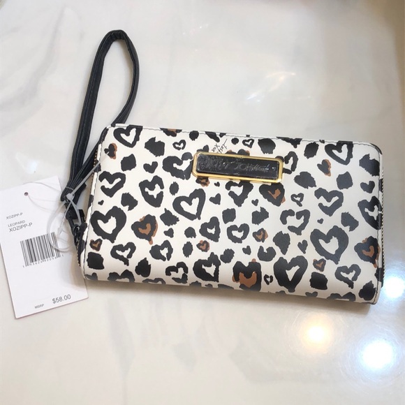 Betsey Johnson Leopard Heart Print White Faux Leather ZA Continental Wallet NWT - Picture 2 of 16